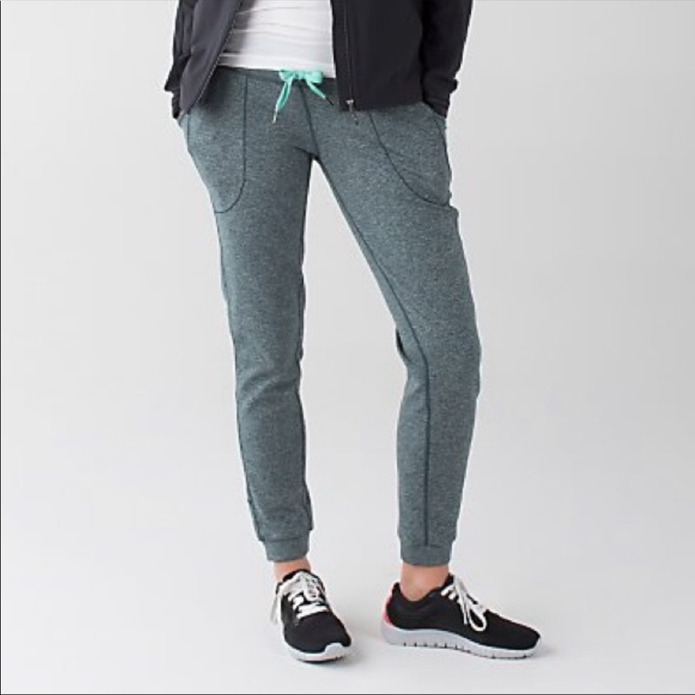 ISO lululemon base runner pant III size 4